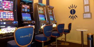 n78slot slot games Aviator and Sweet Bonanza on mobile app screen
